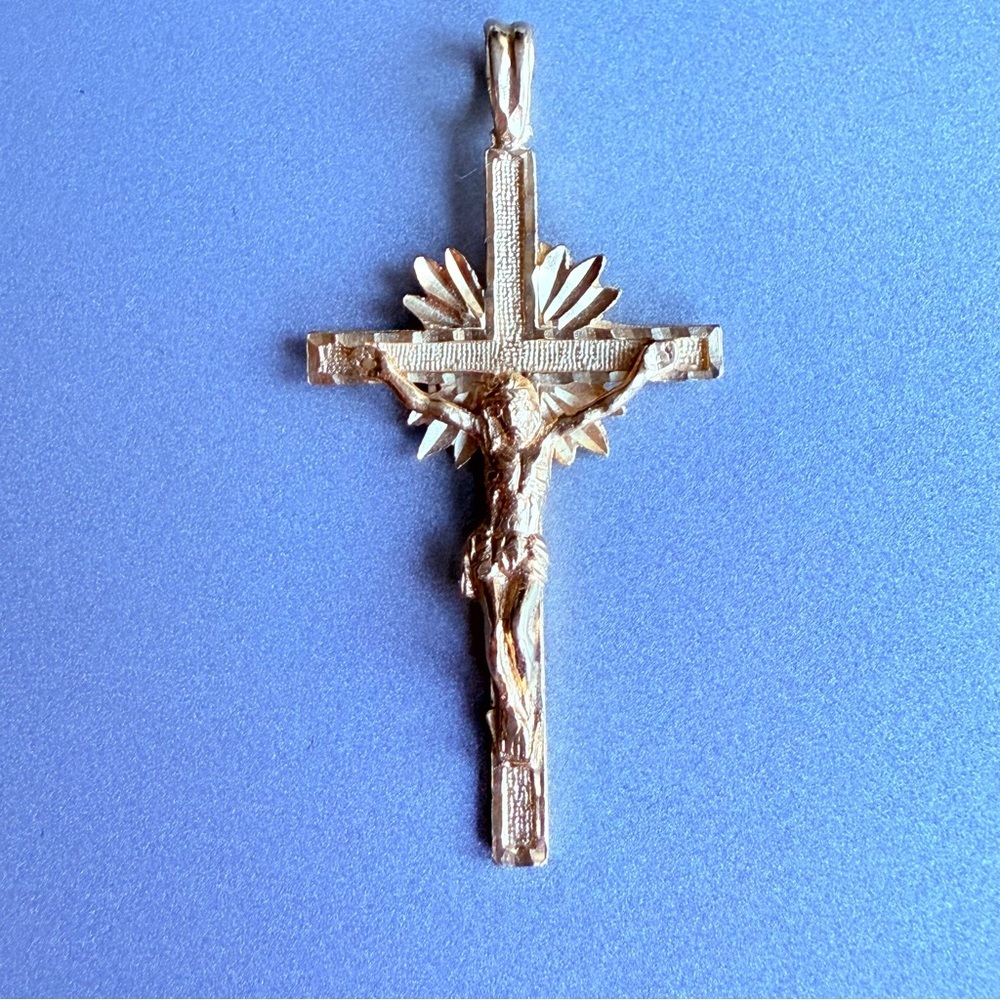 14k Gold Diamond Cut Etched Crucifix Cross Pendant for Necklace OROAMERI… - Picture 1 of 6